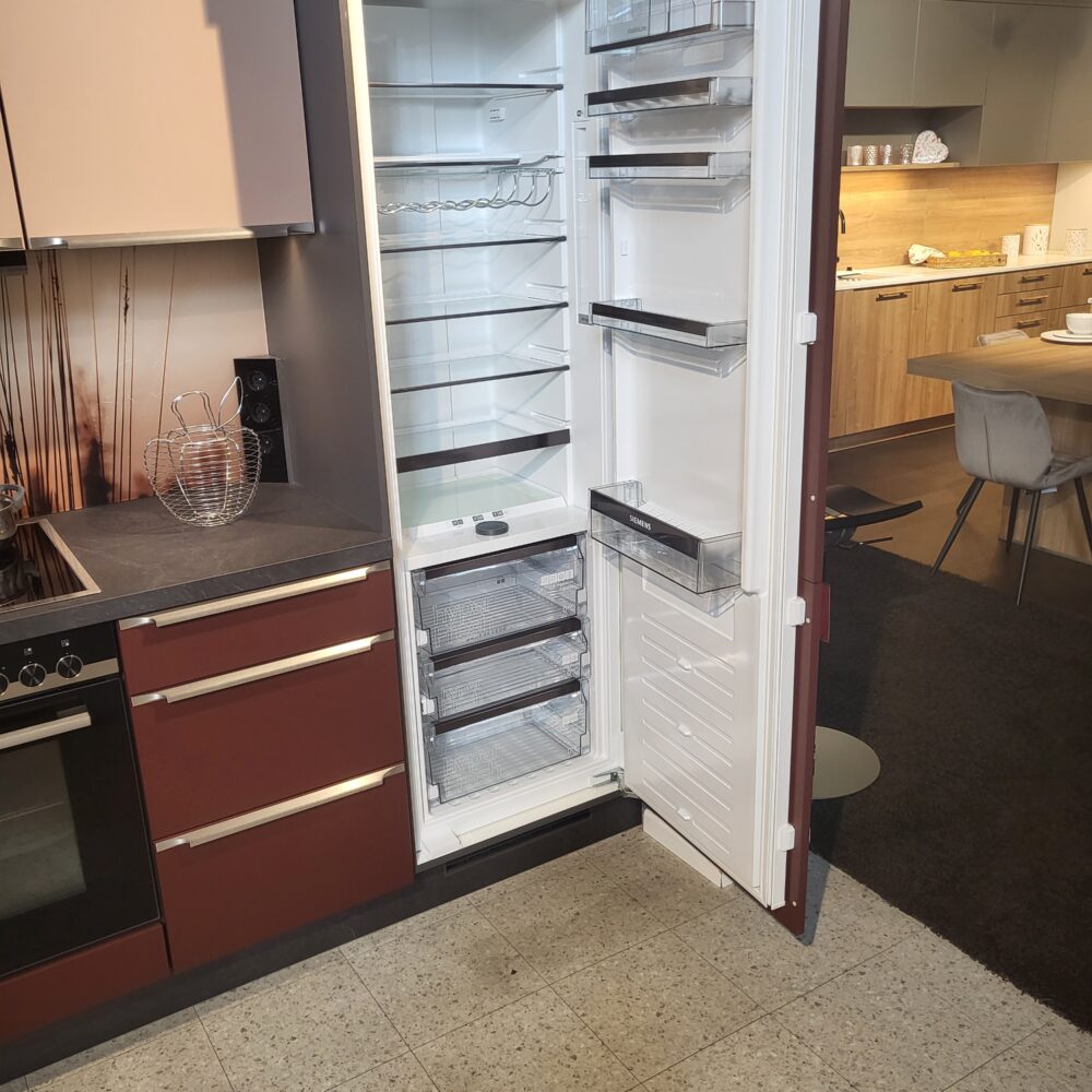 Abverkaufsküche Nobilia Easytouch Kühlschrank