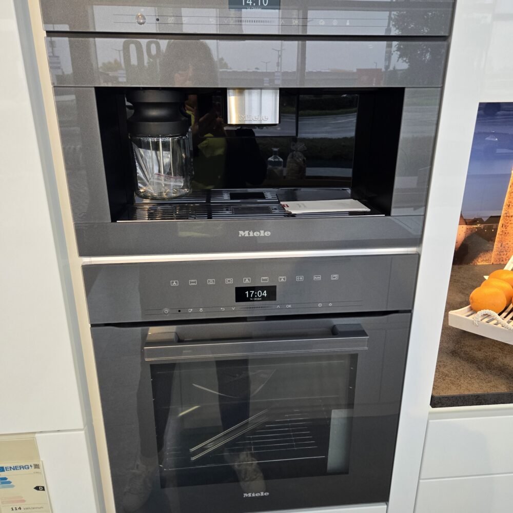 Abverkaufsküche Schüller Gala Backofen und Kaffeevollautomat