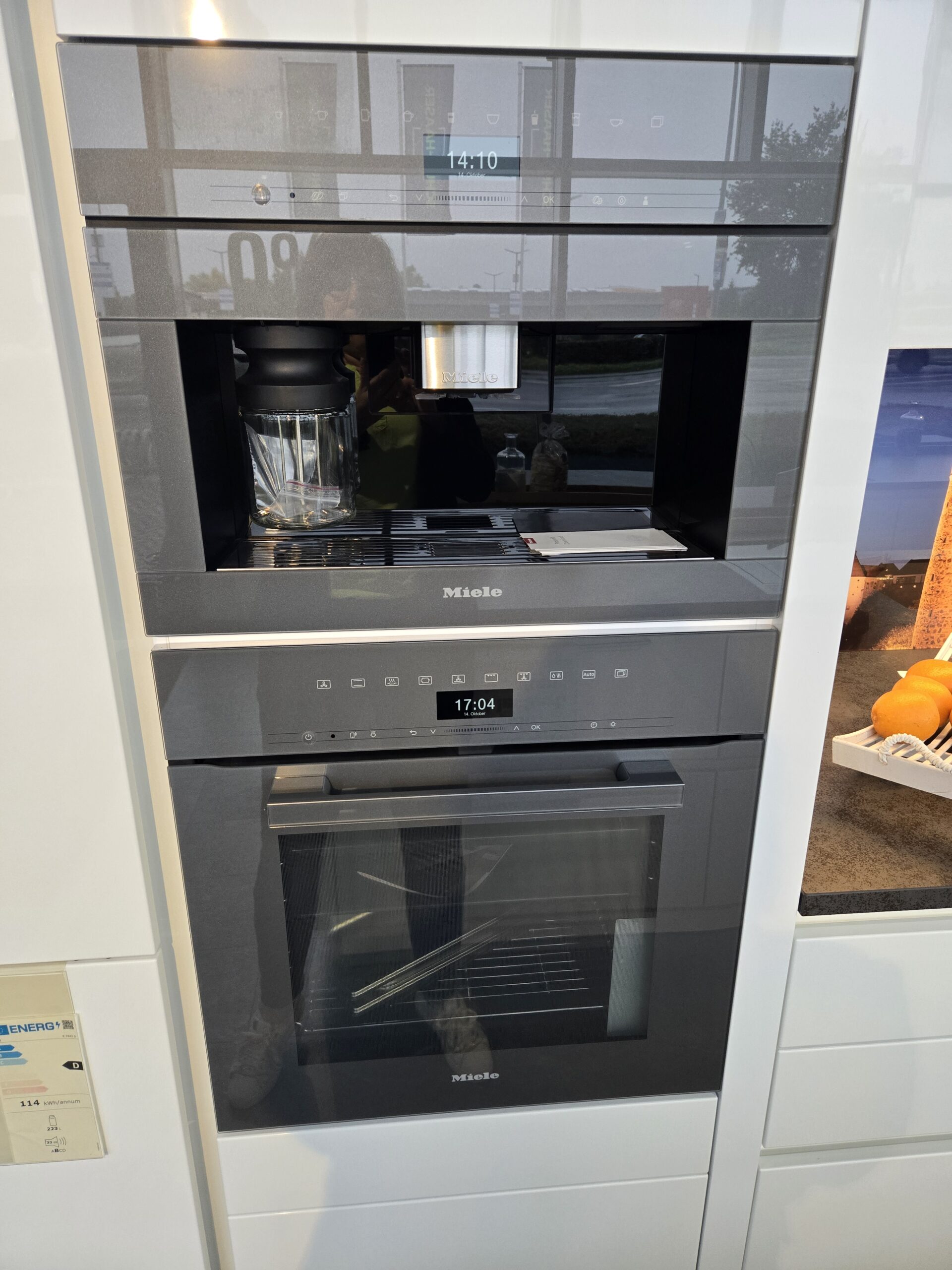 Abverkaufsküche Schüller Gala Backofen und Kaffeevollautomat