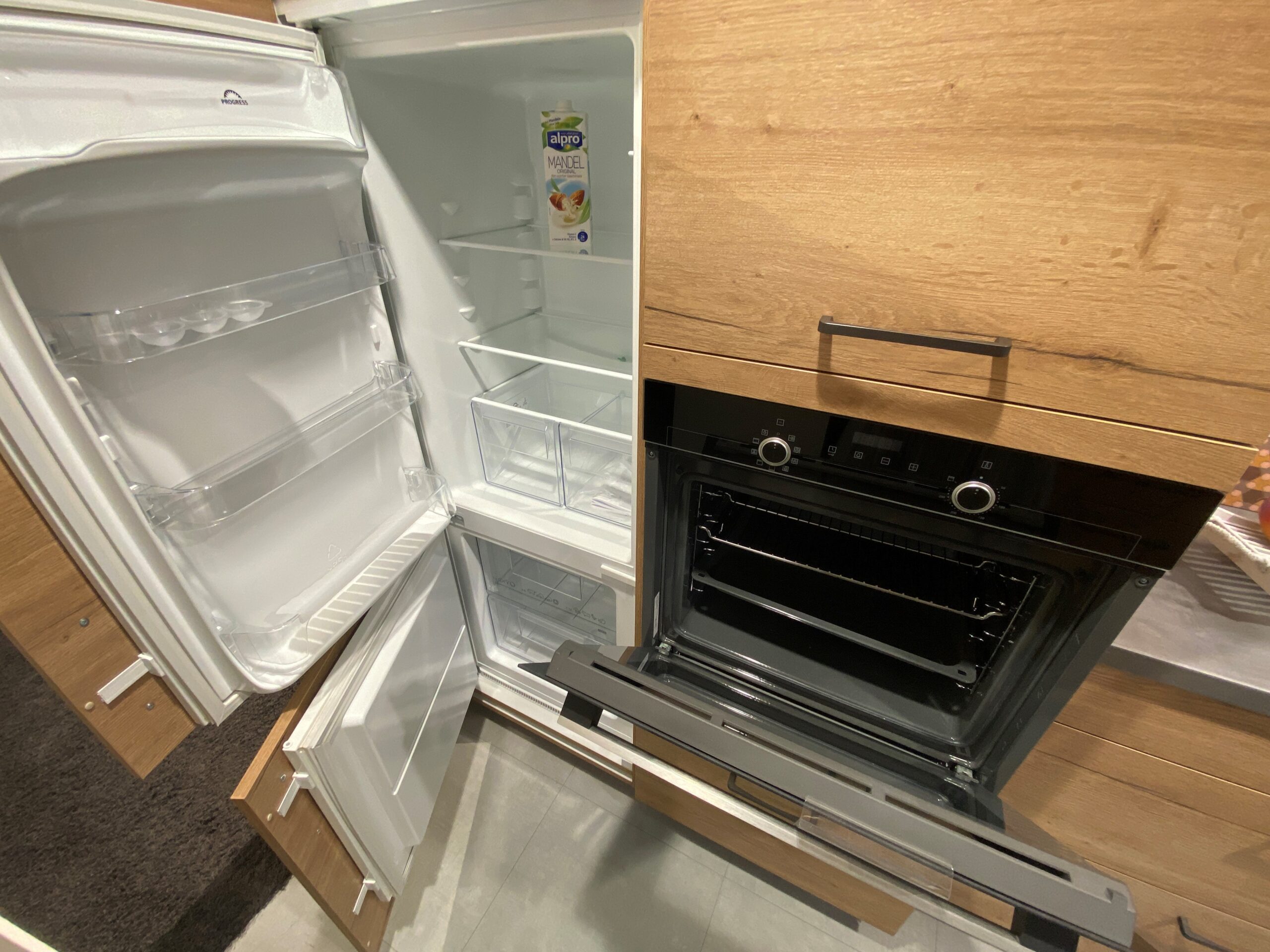 Abverkaufsküche Nobilia 382 Structura - Kühlschrank und Backofen