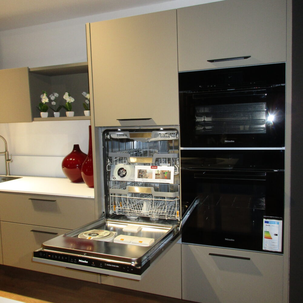 Abverkaufsküche Schüller Next125 NX510 - Backofen und Geschirrspüler