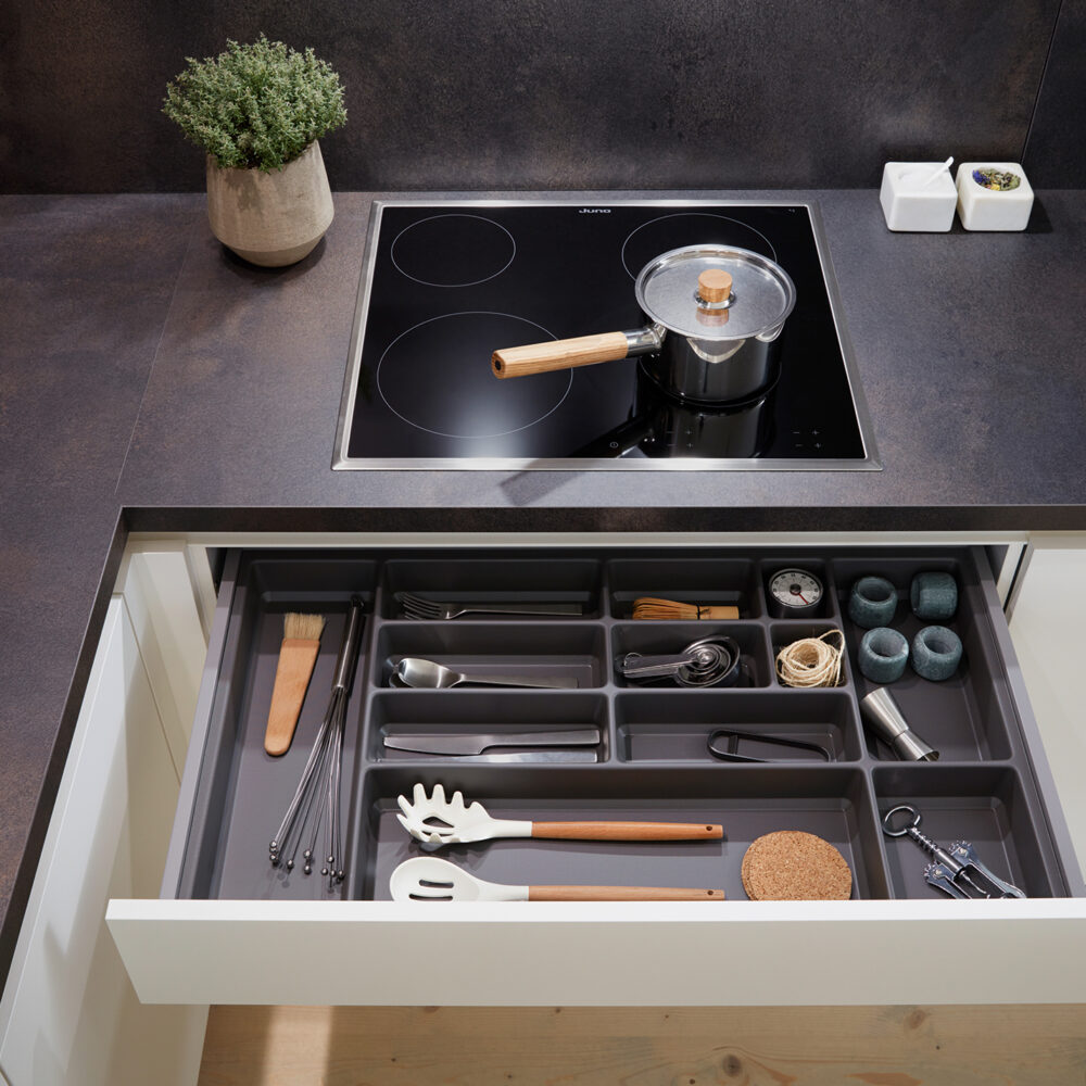 schueller-matera-besteckkasten-auszug-modern-arbeitsplatte